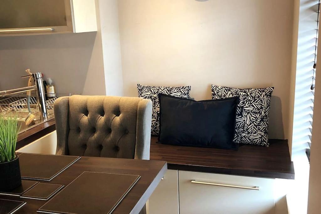 Eyre Square 180 Apartment