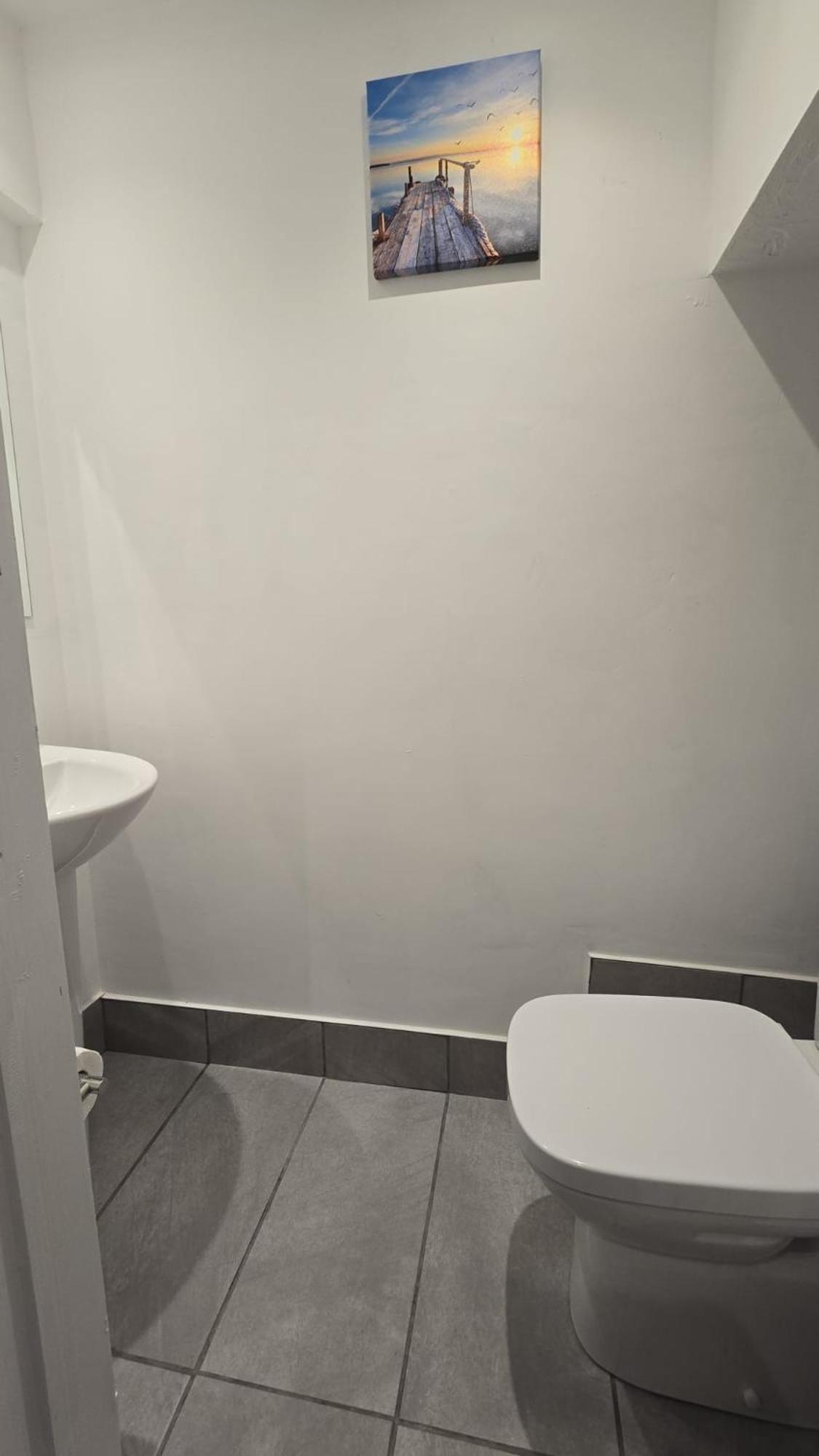 & Stylish, Two Bed, Two Bath Apartment Galway