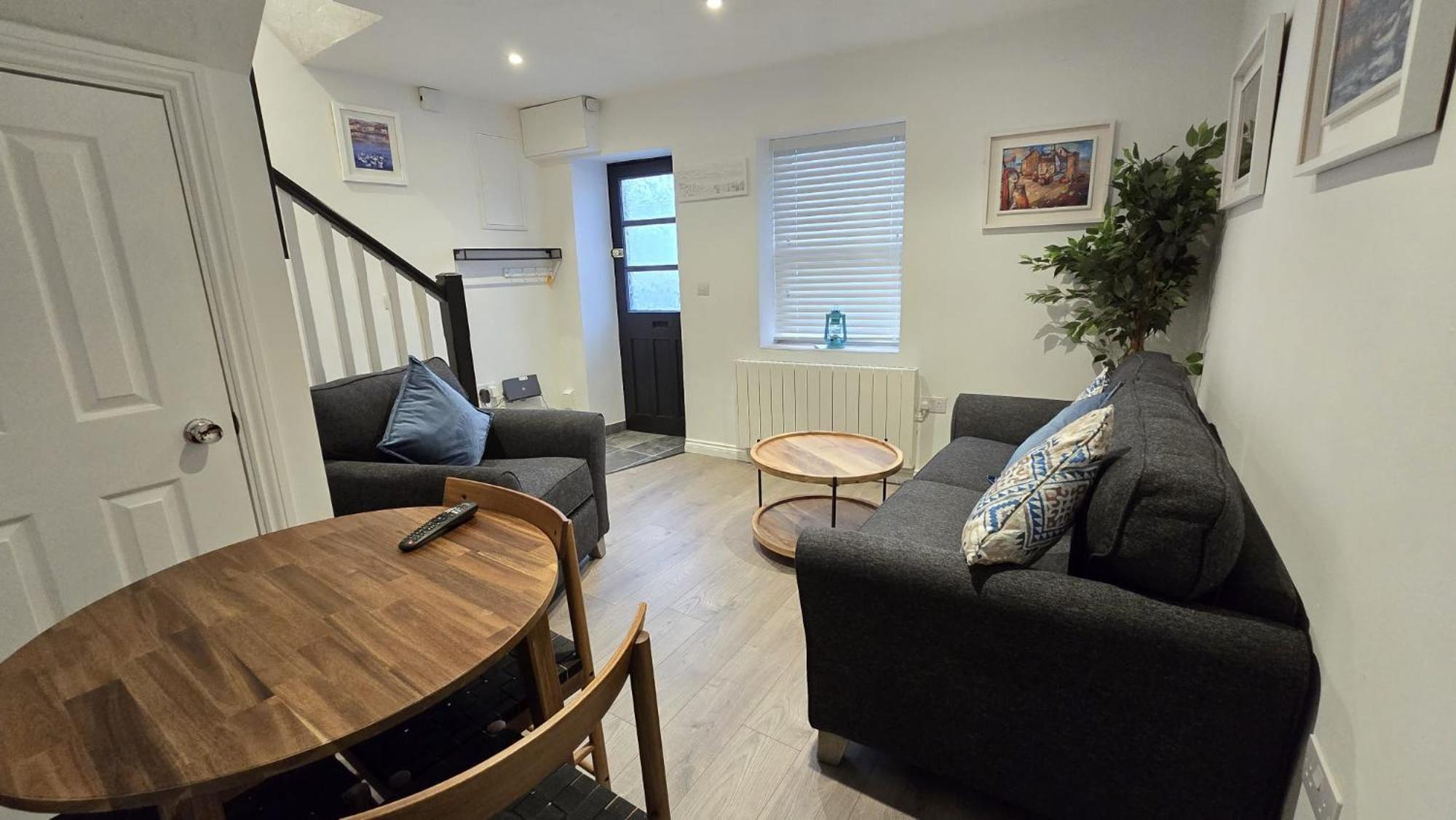 & Stylish, Two Bed, Two Bath * Galway
