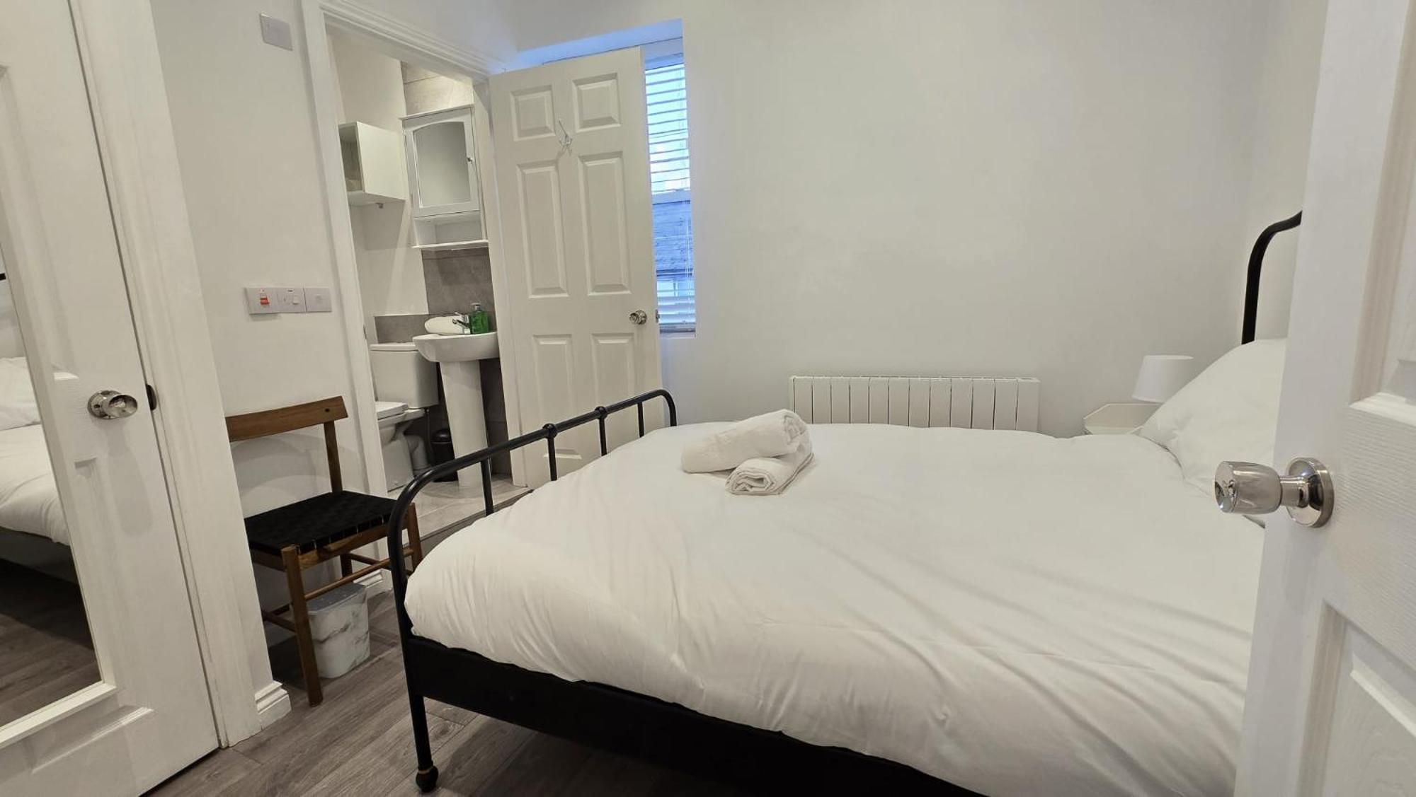 Apartment & Stylish, Two Bed, Two Bath
