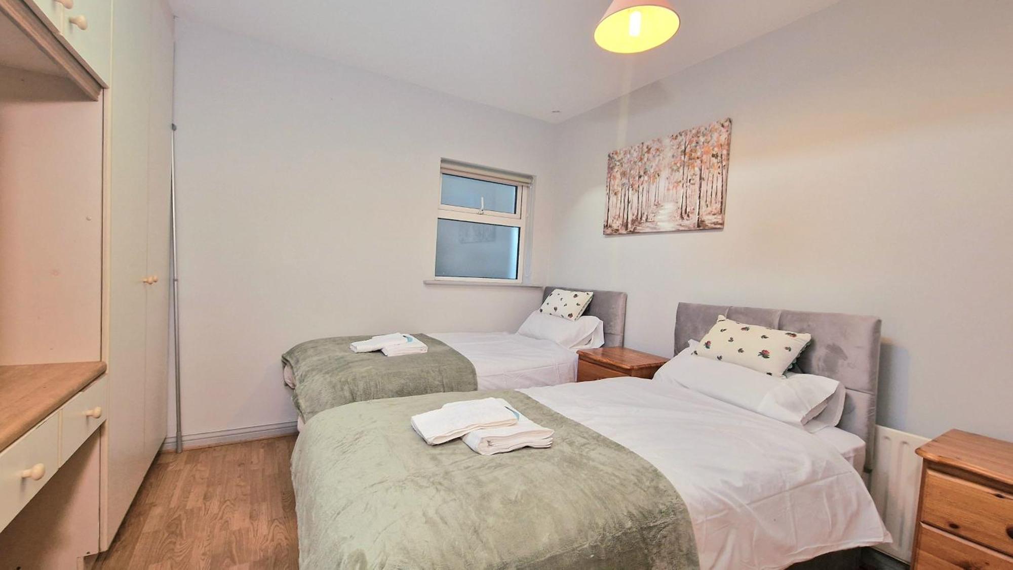 4 Bedroom Townhouse Apartment *