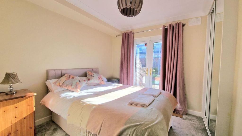 Cosy Two Bedroom *
