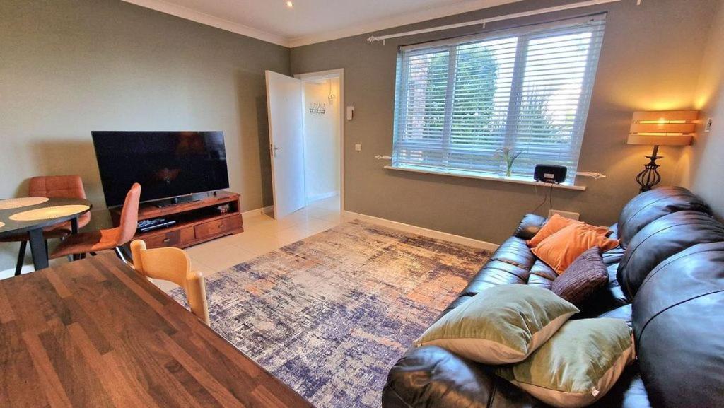 Cosy Two Bedroom *