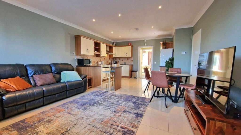 Cosy Two Bedroom * Galway