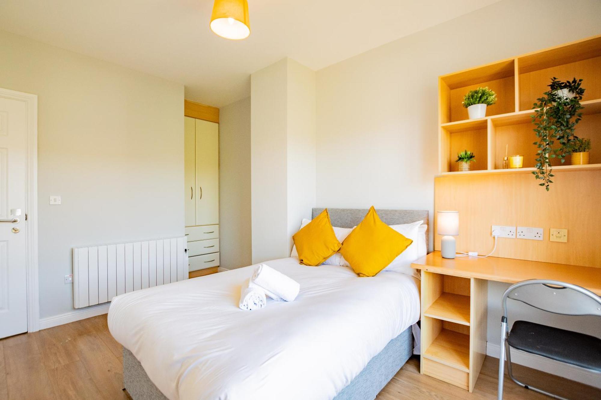 66 - Large Townhouse By Shortstays Holiday home Galway