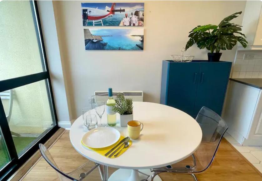 Apartment Centre Dockside - 2 Bed, 2 Bath *