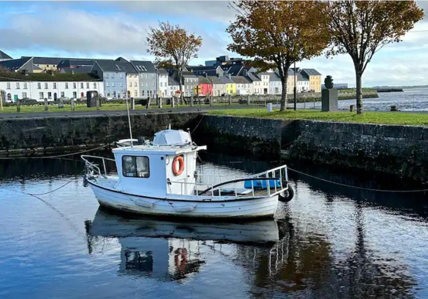 Centre Dockside - 2 Bed, 2 Bath Apartment *
