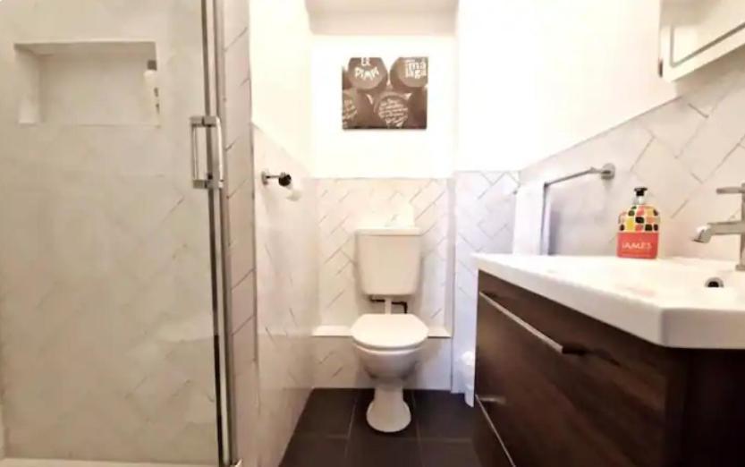 Centre Dockside - 2 Bed, 2 Bath * Galway