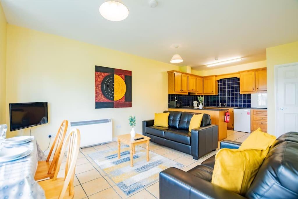 54 - Large Three Bed With Parking Apartment