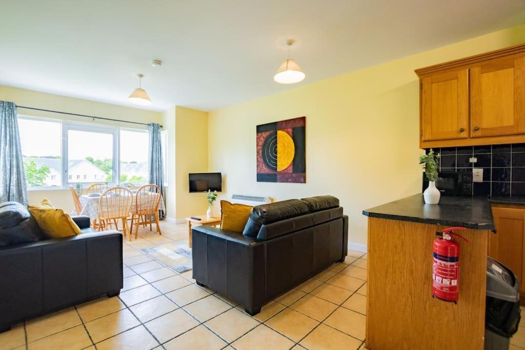 54 - Large Three Bed With Parking *