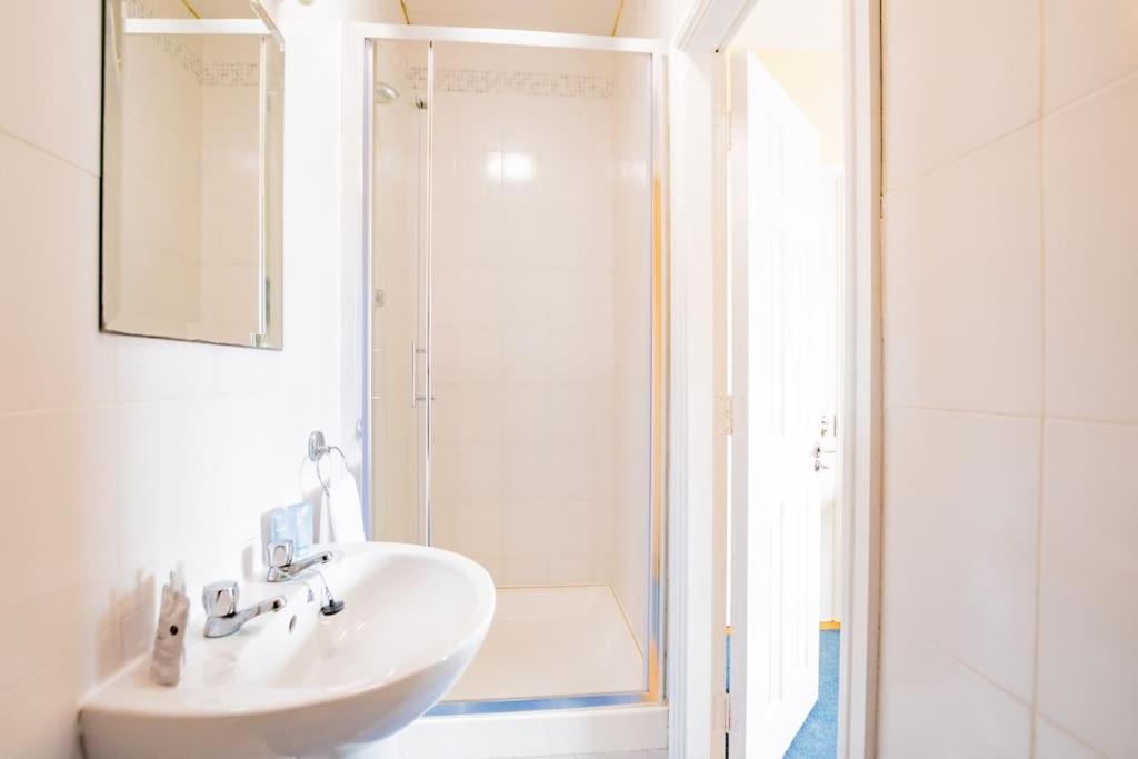 54 - Large Three Bed With Parking Galway
