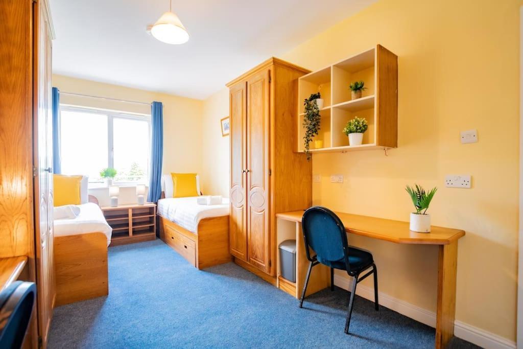 54 - Large Three Bed With Parking Galway