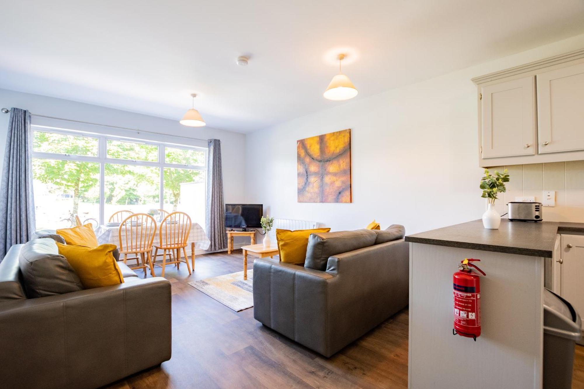 92 - Large 2 Bedroom * Galway
