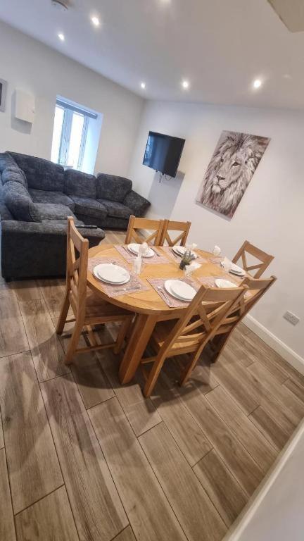 19 Eyre Square Lane Holiday home