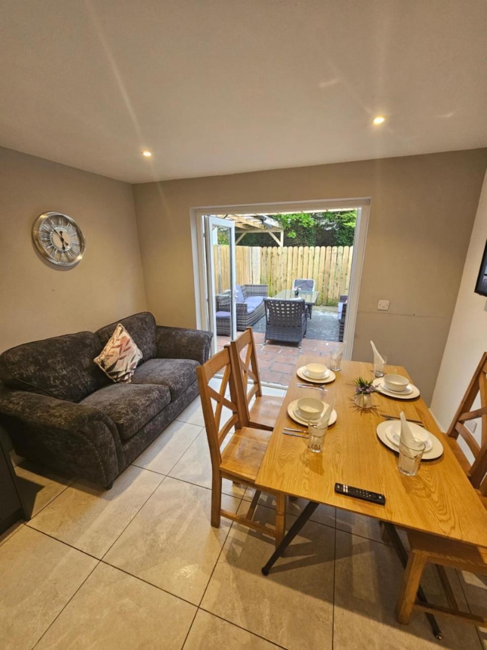 7 Eyre Square Lane Apartment *