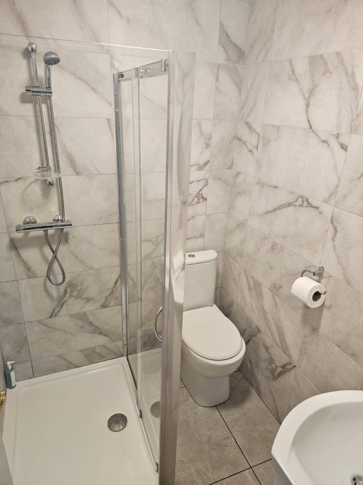 7 Eyre Square Lane *