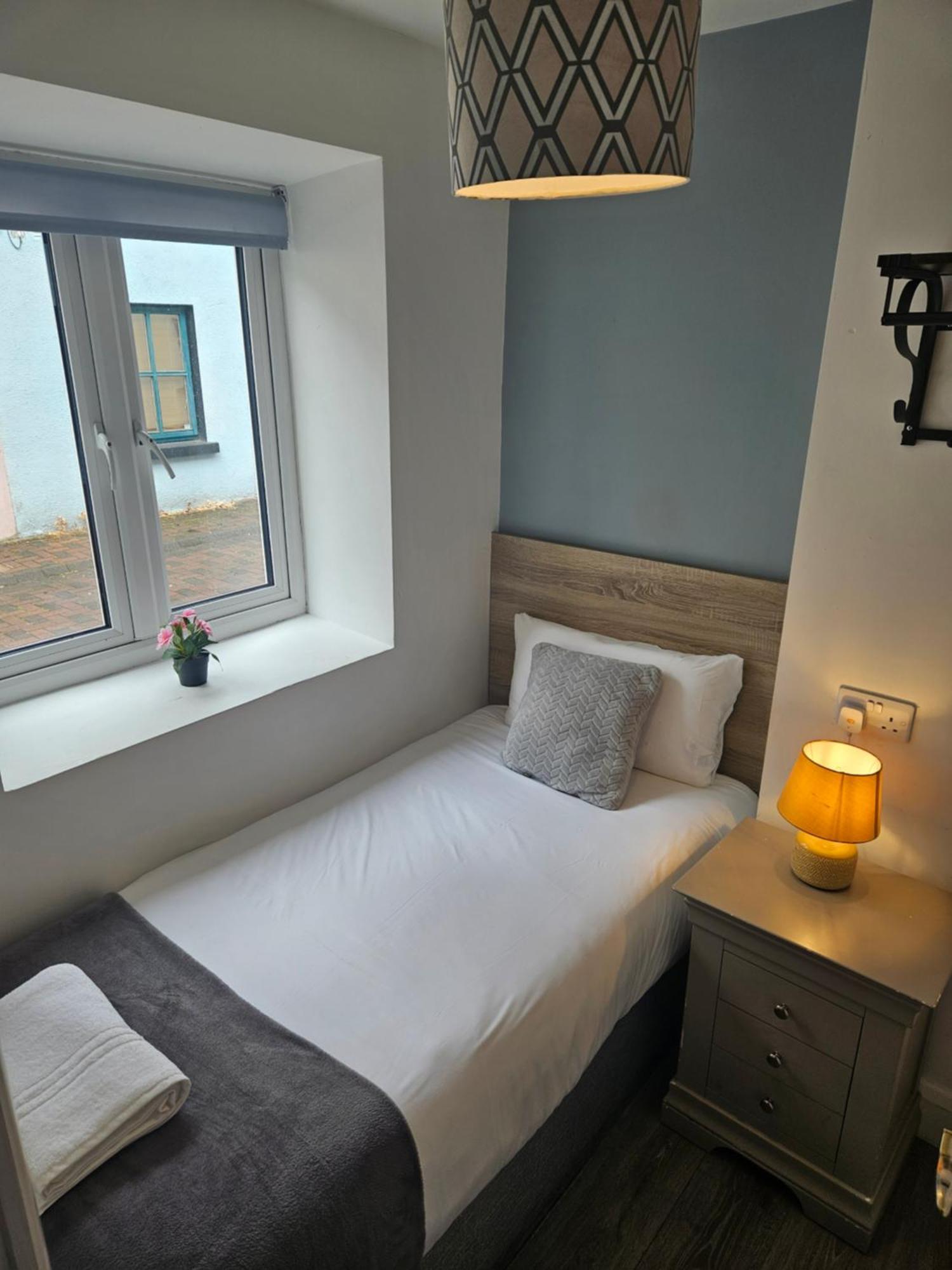 7 Eyre Square Lane * Galway