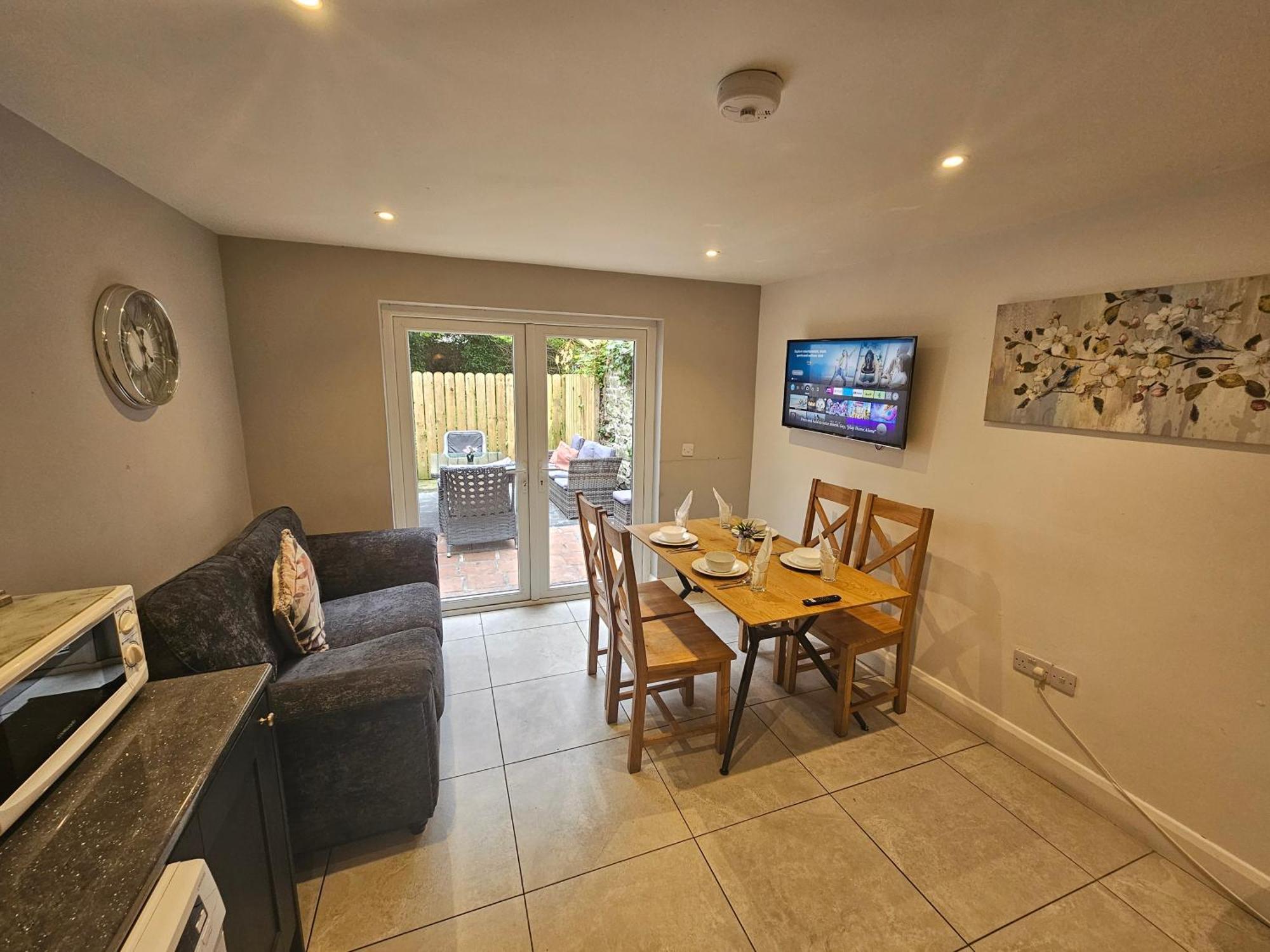 7 Eyre Square Lane Apartment