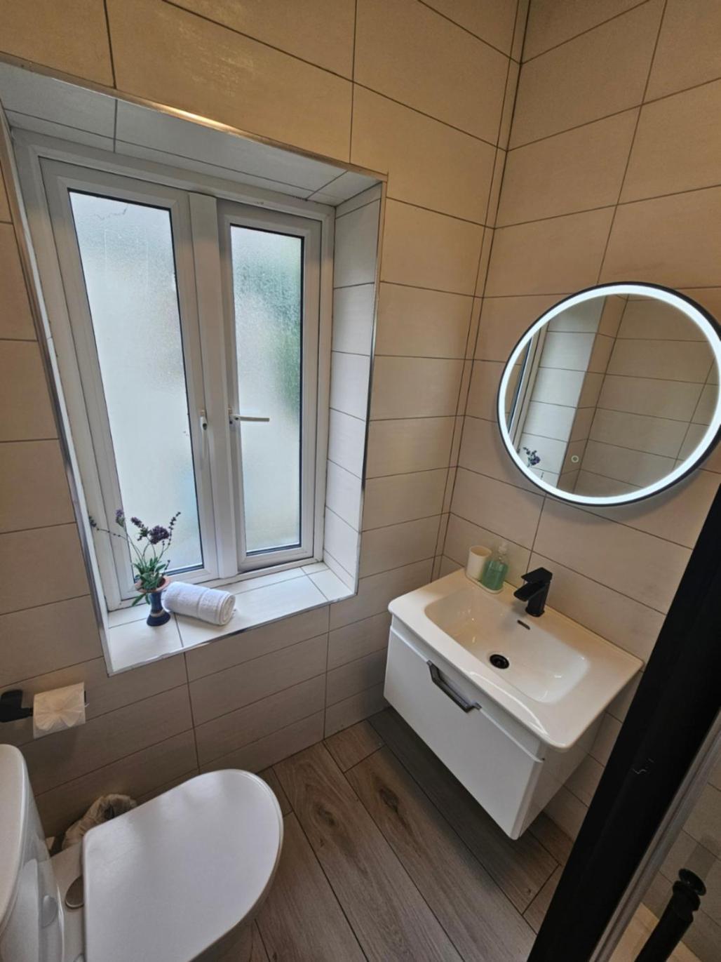 3 Eyre Square Lane *