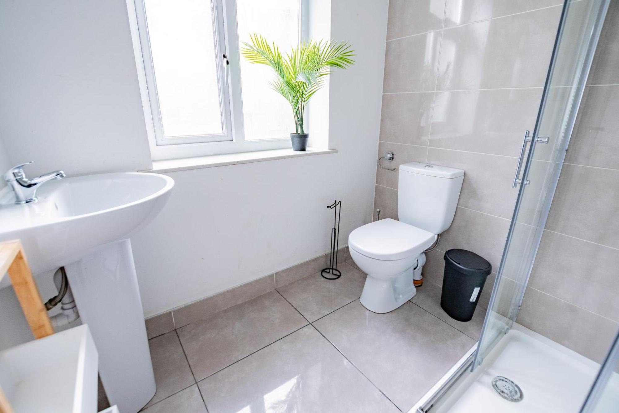 Holiday home Large Modern House, Sleeps 17 With Parking Galway