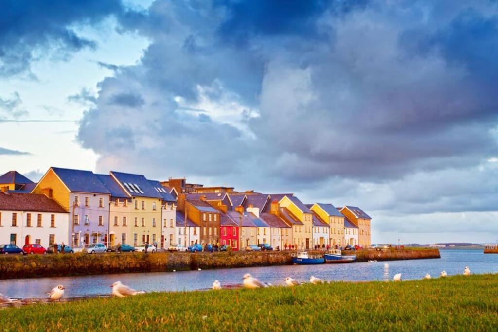 Apartment Stylish Centre Townhouse, Sleeps 12 With Parking *