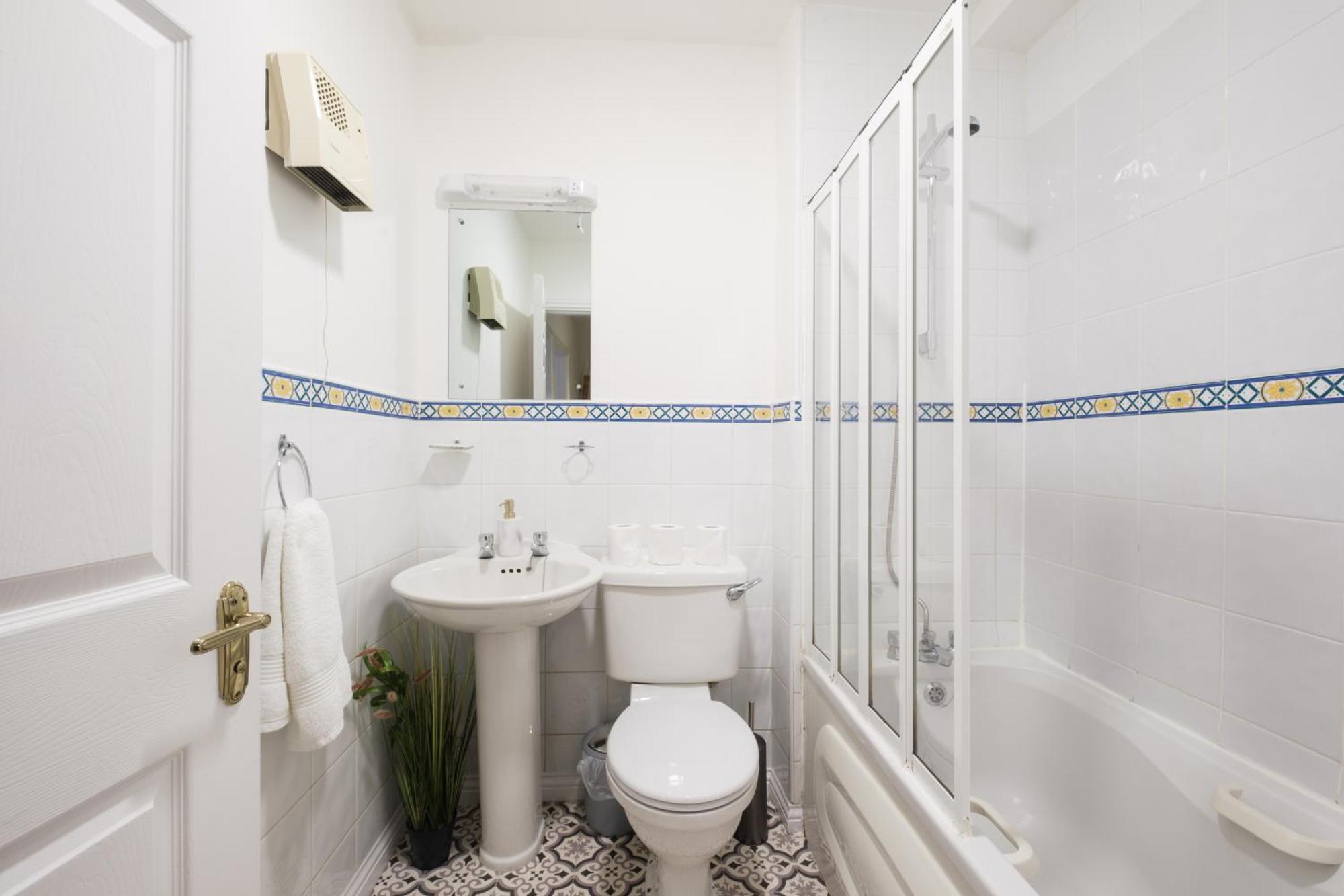 Apartment Stylish Centre Townhouse, Sleeps 12 With Parking
