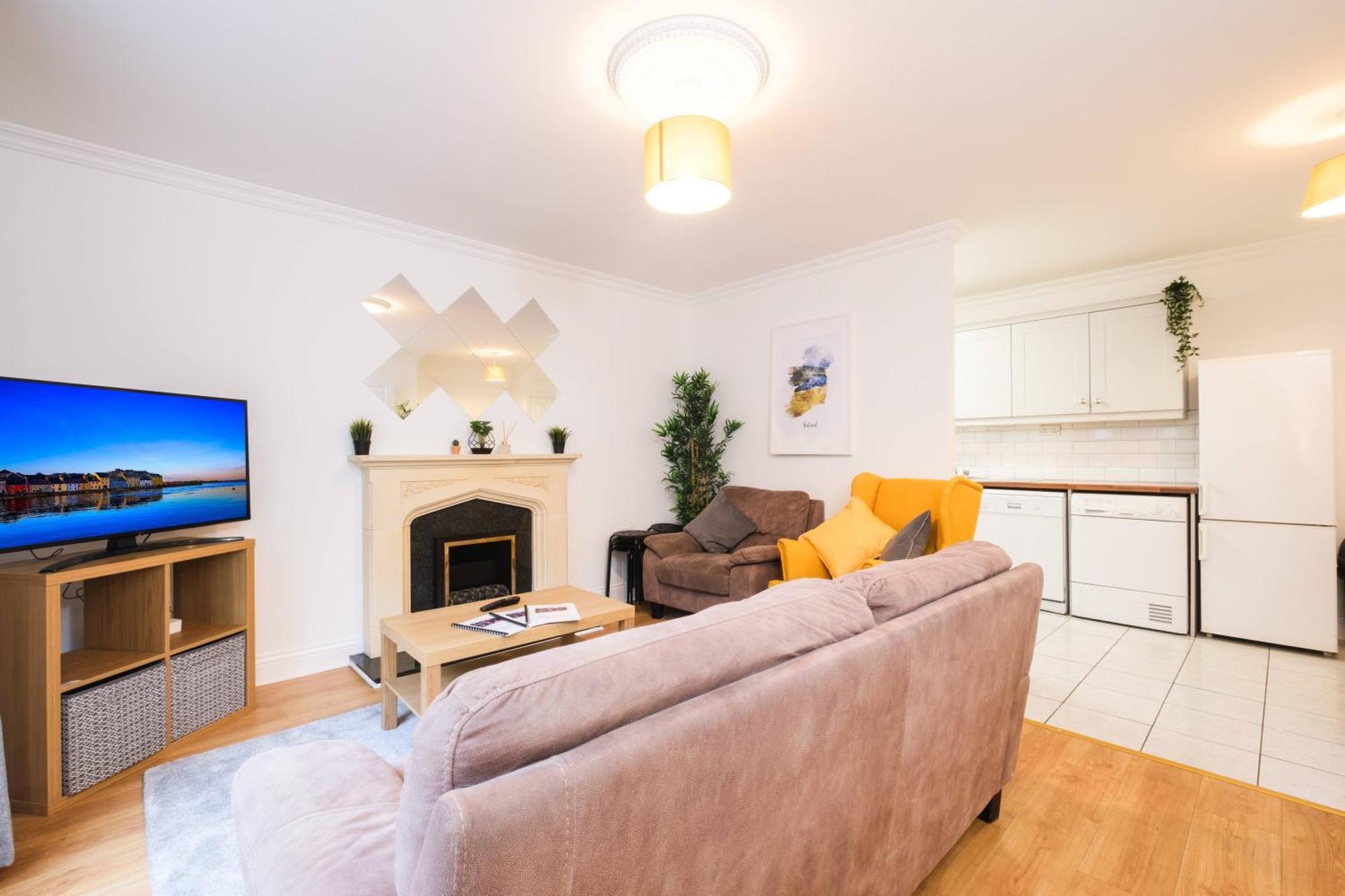 Apartment Stylish Centre Townhouse, Sleeps 12 With Parking *