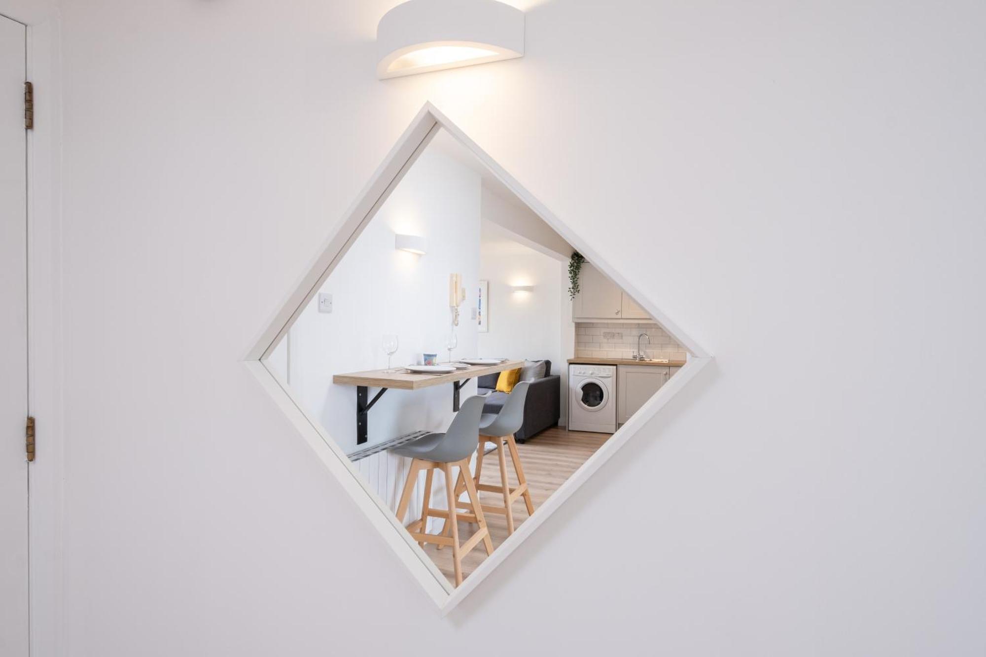 Luxury Modern Penthouse, Centre, Sleeps 6 Apartment Galway