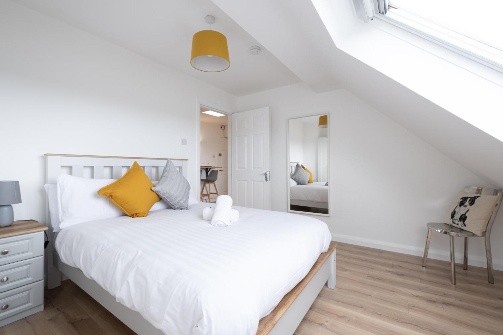Luxury Modern Penthouse, Centre, Sleeps 6 *