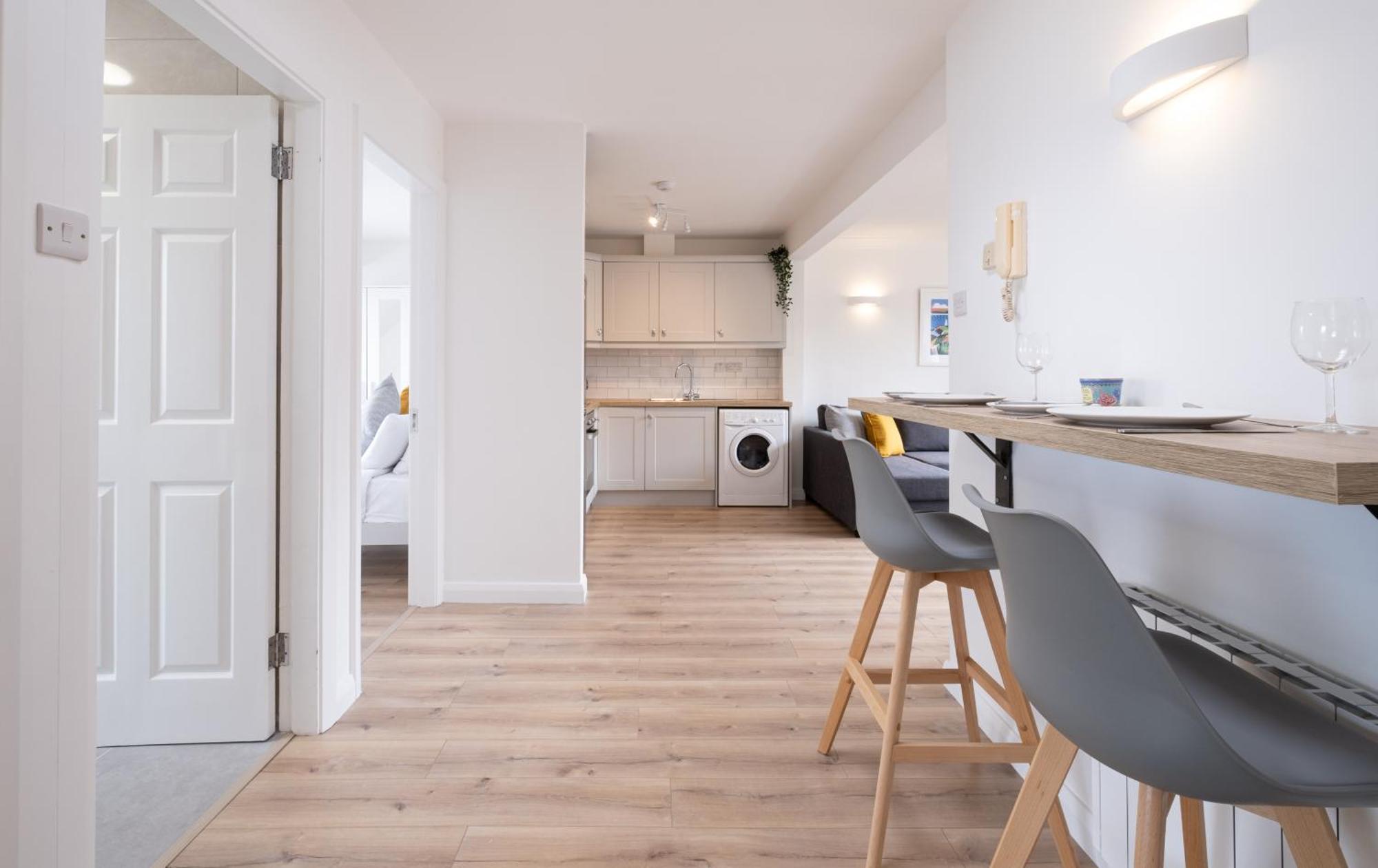Luxury Modern Penthouse, Centre, Sleeps 6