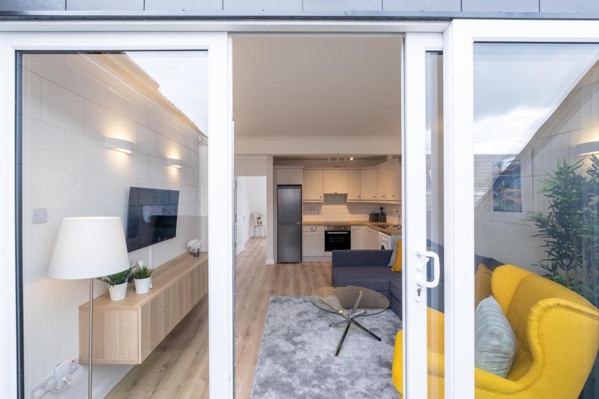 Luxury Modern Penthouse, Centre, Sleeps 6 Apartment