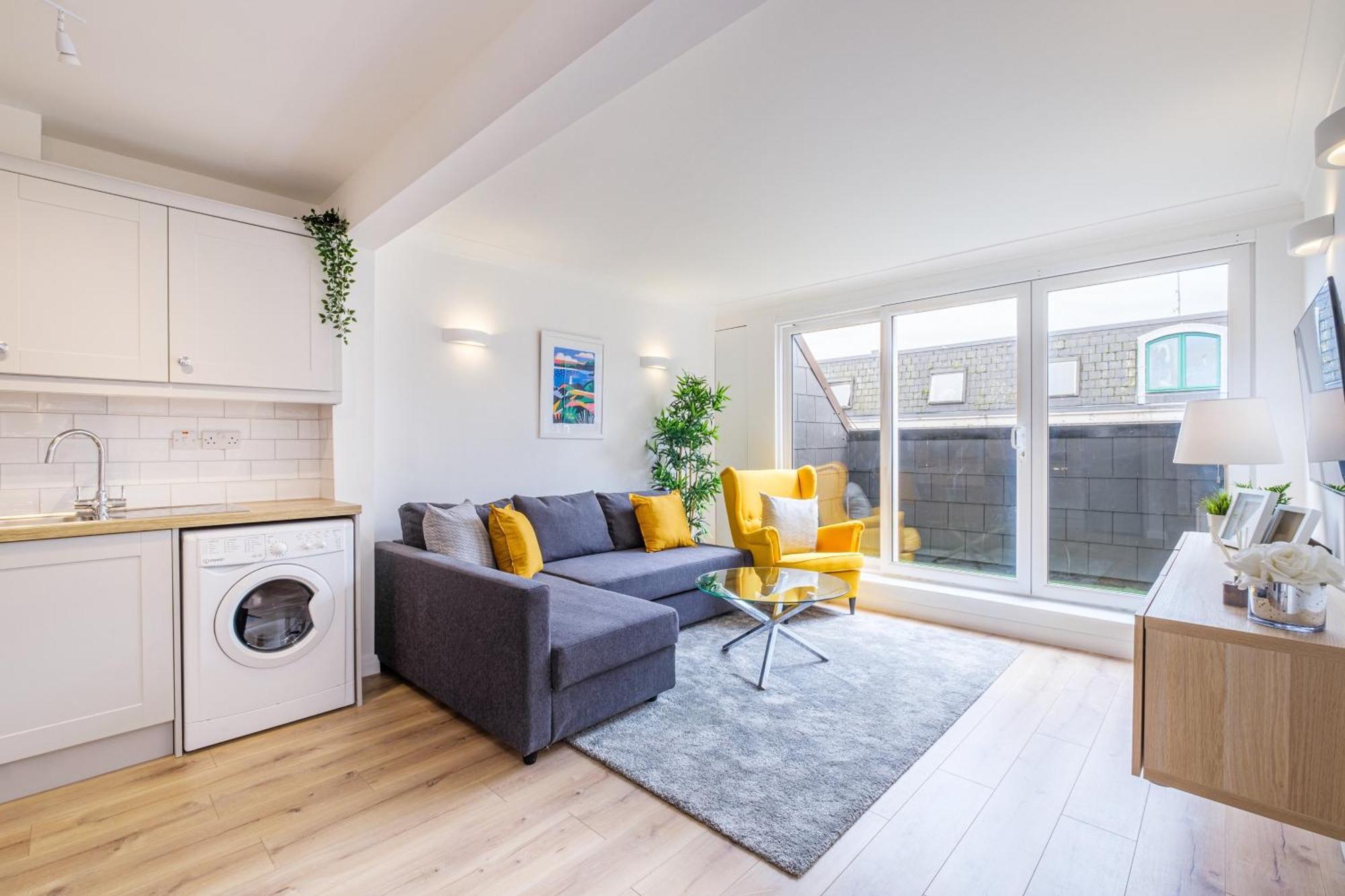 Luxury Modern Penthouse, Centre, Sleeps 6 Apartment Galway
