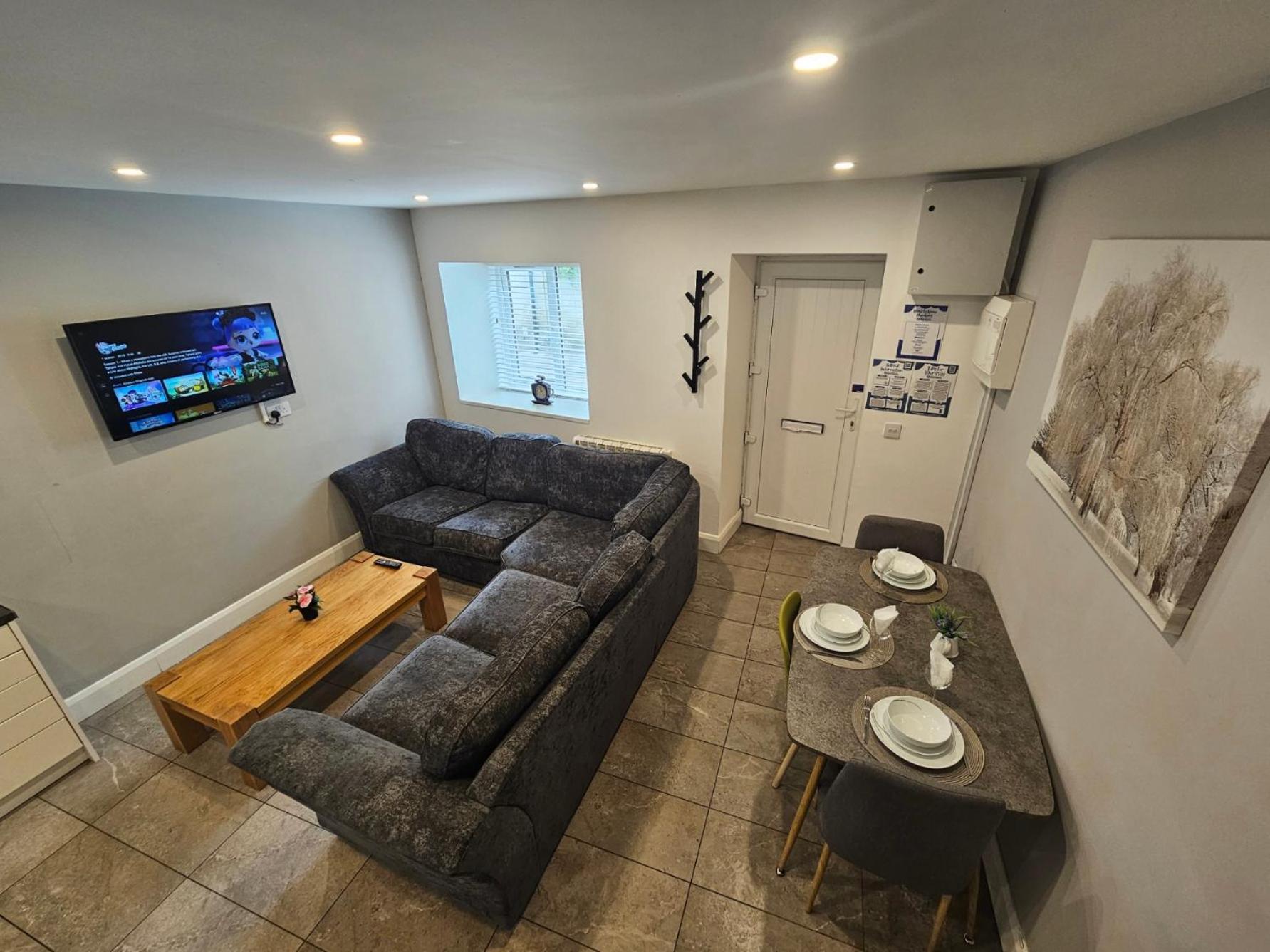 5 Eyre Square Lane Apartment