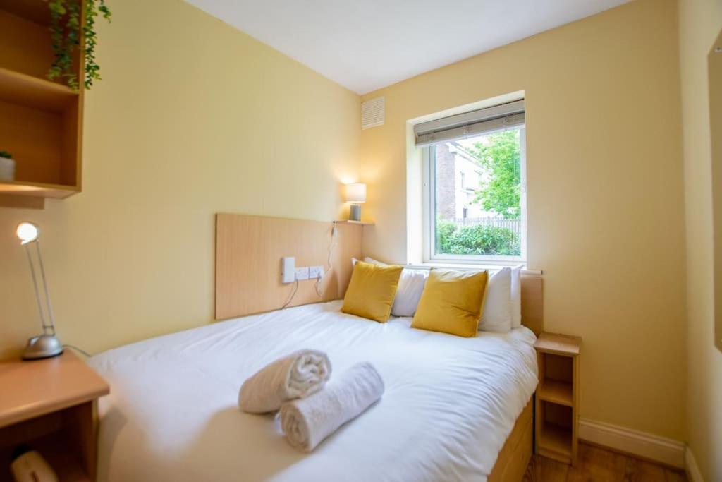 17 - Spacious 2 Bed With Parking Apartment Galway
