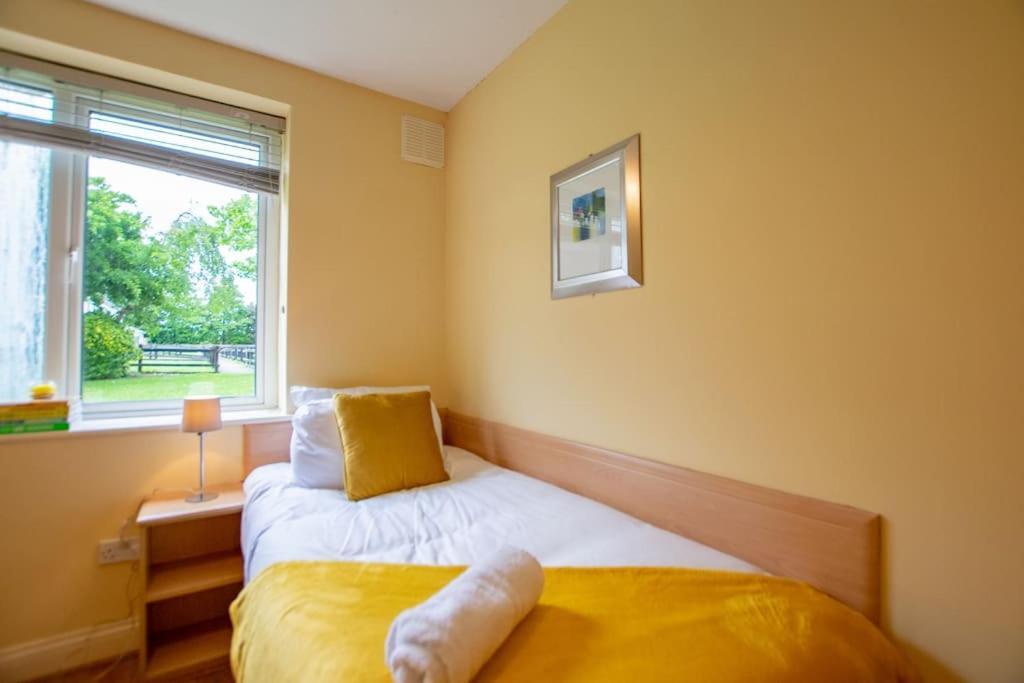 Apartment 17 - Spacious 2 Bed With Parking