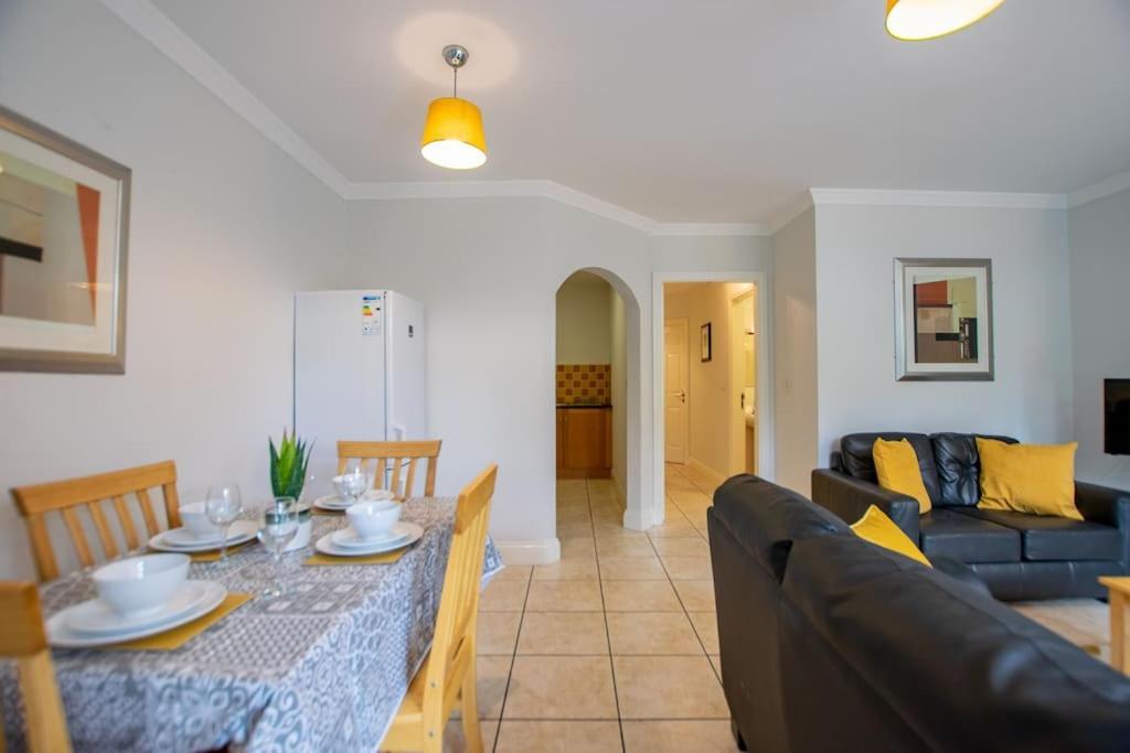 17 - Spacious 2 Bed With Parking *