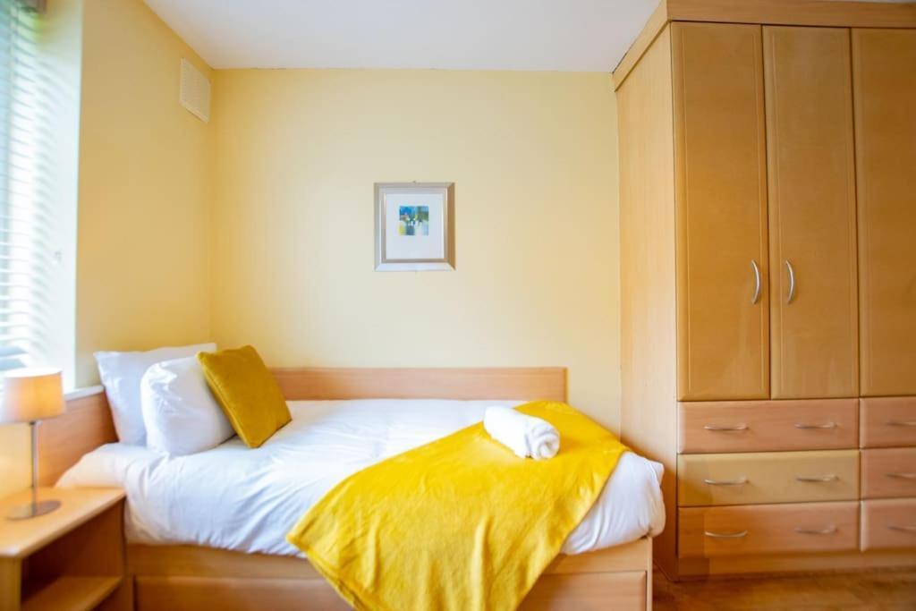 17 - Spacious 2 Bed With Parking Apartment