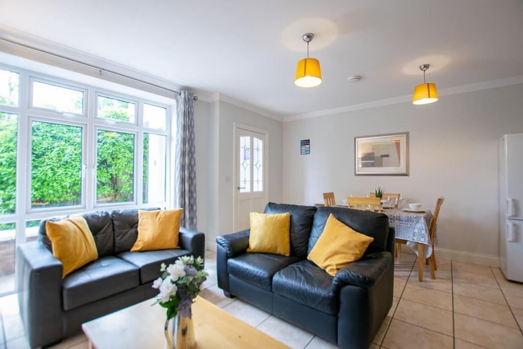 Apartment 17 - Spacious 2 Bed With Parking *
