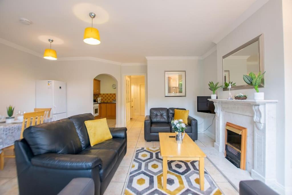 17 - Spacious 2 Bed With Parking * Galway