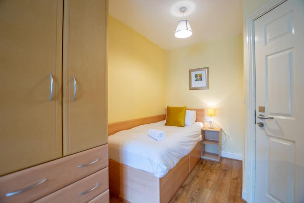 Apartment 17 - Spacious 2 Bed With Parking *