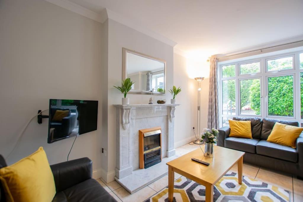 Apartment 17 - Spacious 2 Bed With Parking Galway