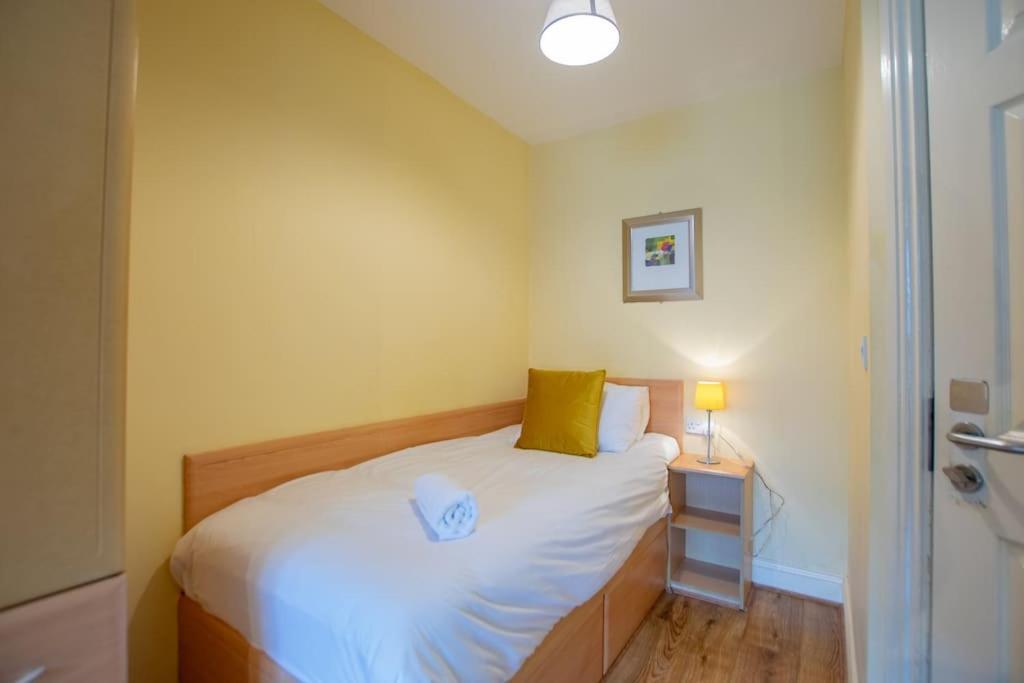 17 - Spacious 2 Bed With Parking *