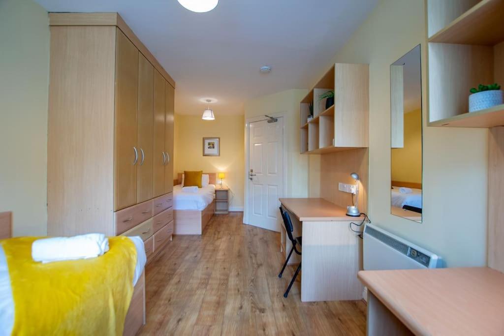 17 - Spacious 2 Bed With Parking