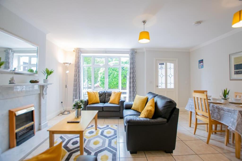 17 - Spacious 2 Bed With Parking *