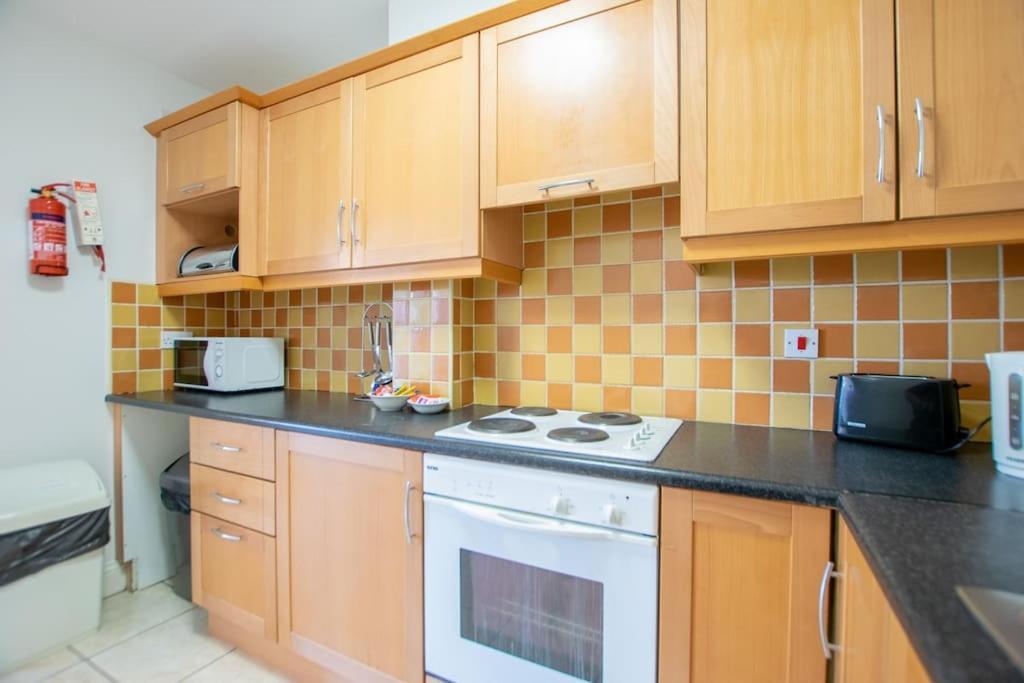 17 - Spacious 2 Bed With Parking * Galway