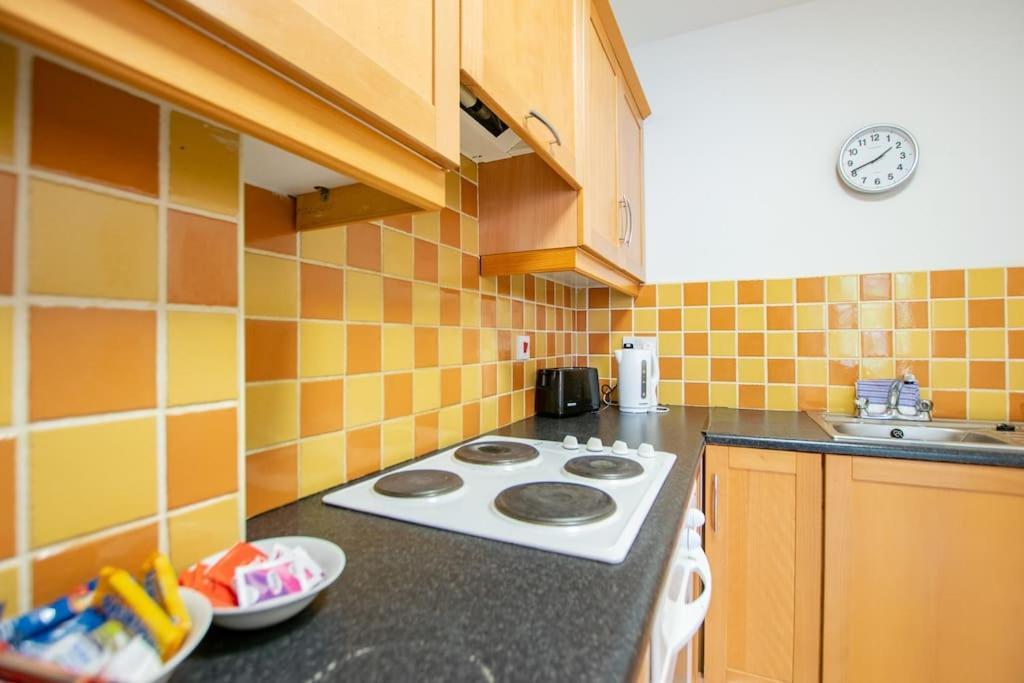 Apartment 17 - Spacious 2 Bed With Parking *