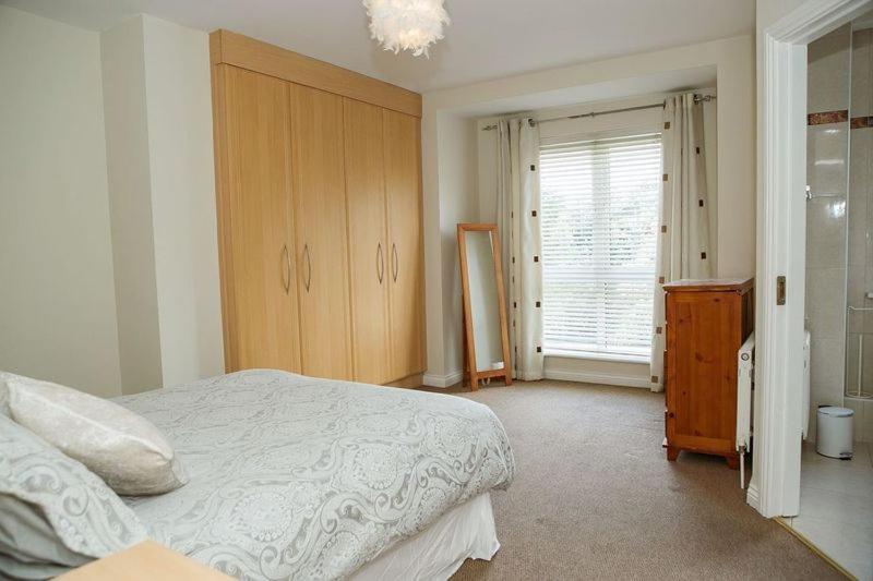 Holiday home Spacious 4 Bedroom & 4 Bathrooms *