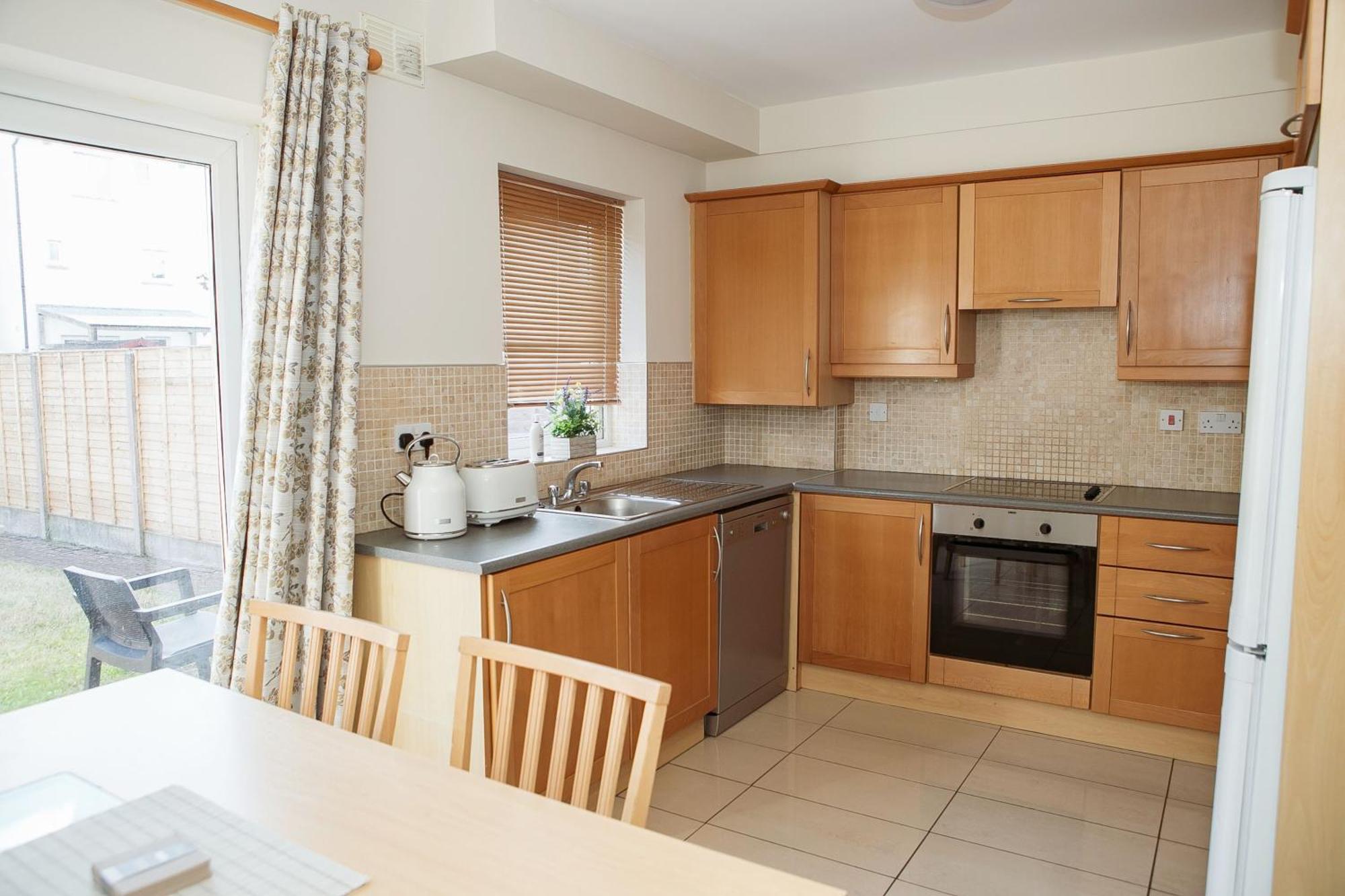 Spacious 4 Bedroom & 4 Bathrooms Galway