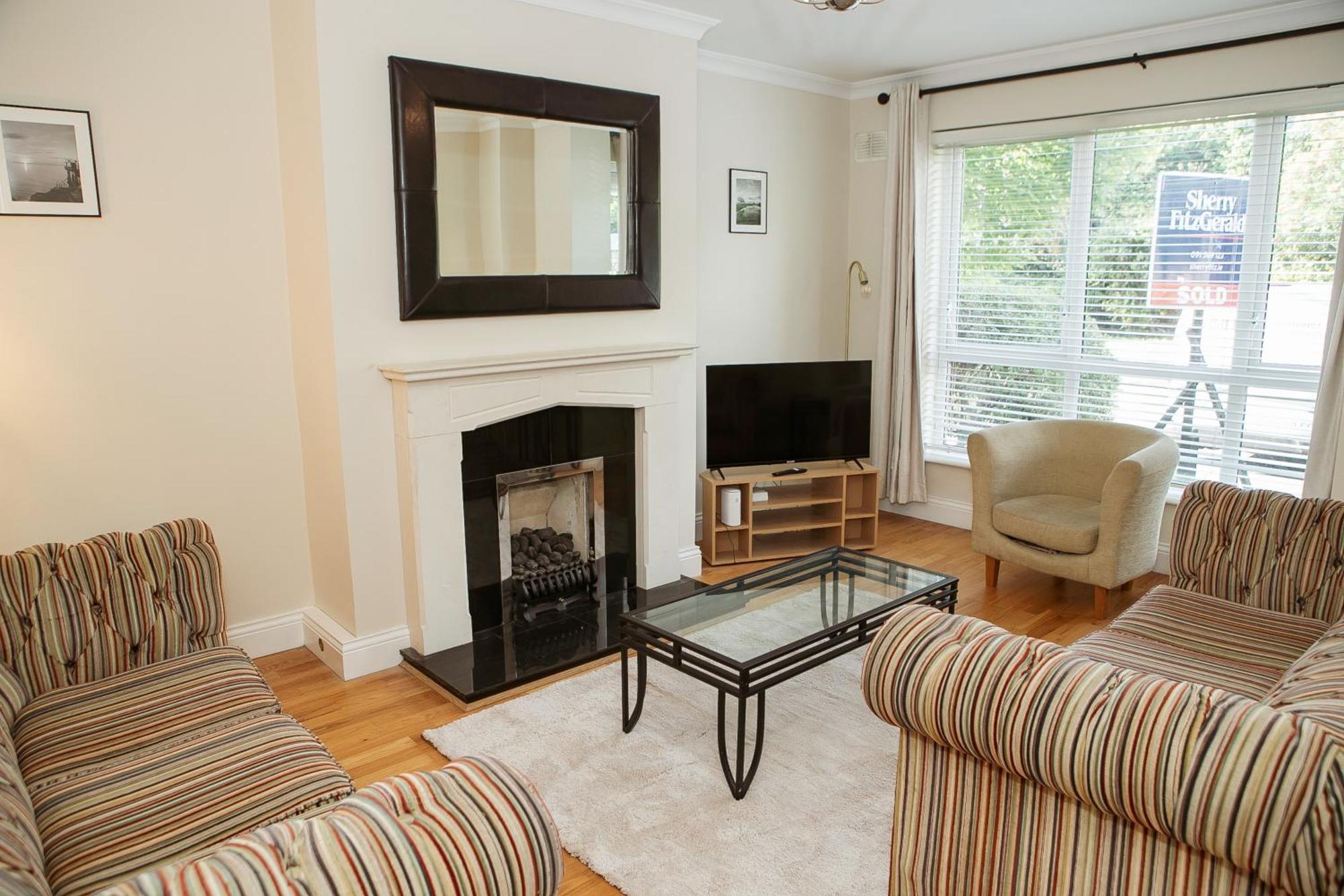 Spacious 4 Bedroom & 4 Bathrooms Galway