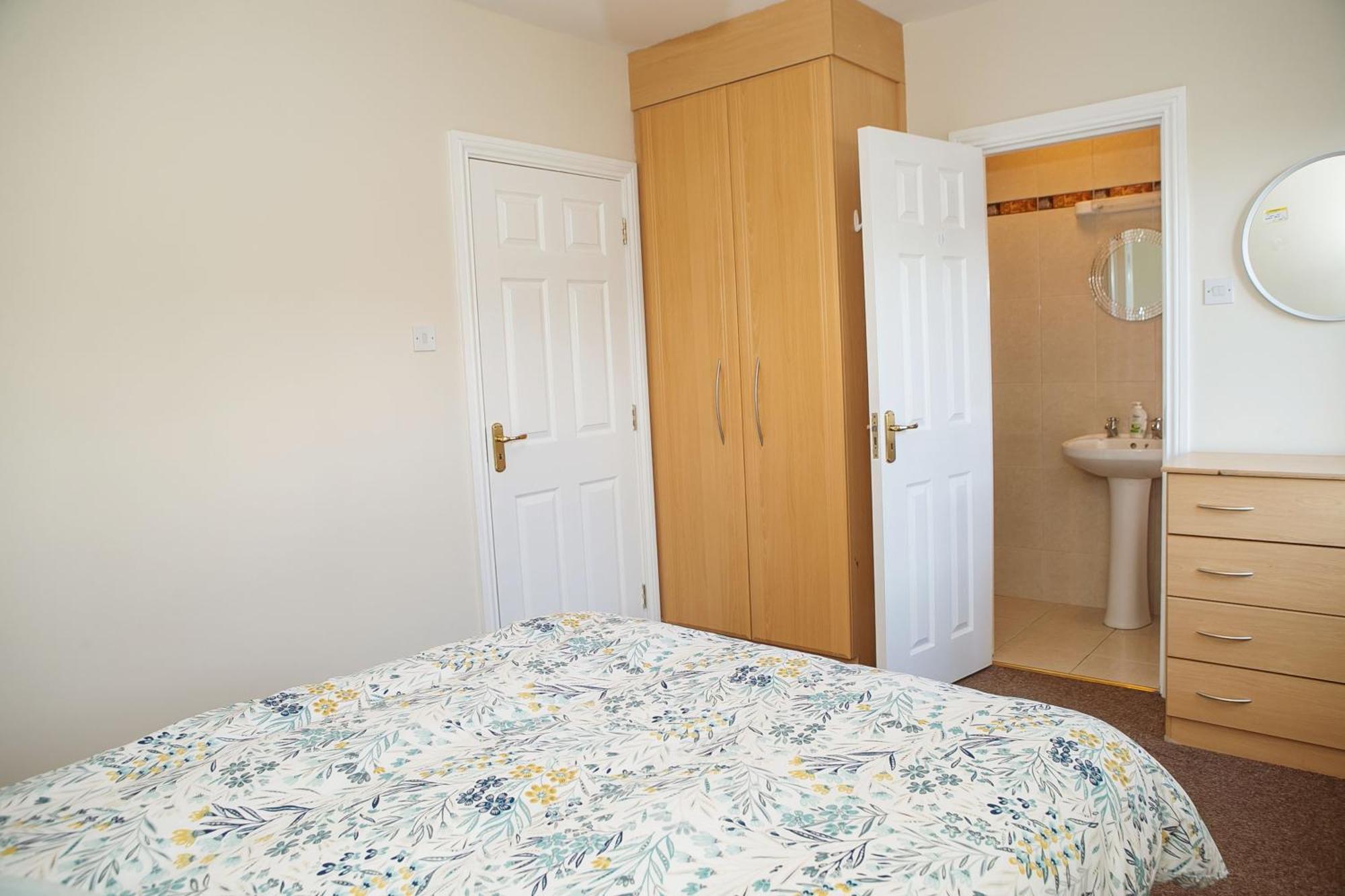 Holiday home Spacious 4 Bedroom & 4 Bathrooms Galway
